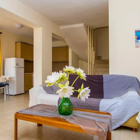 Nyaraló Akrogiali Villas *